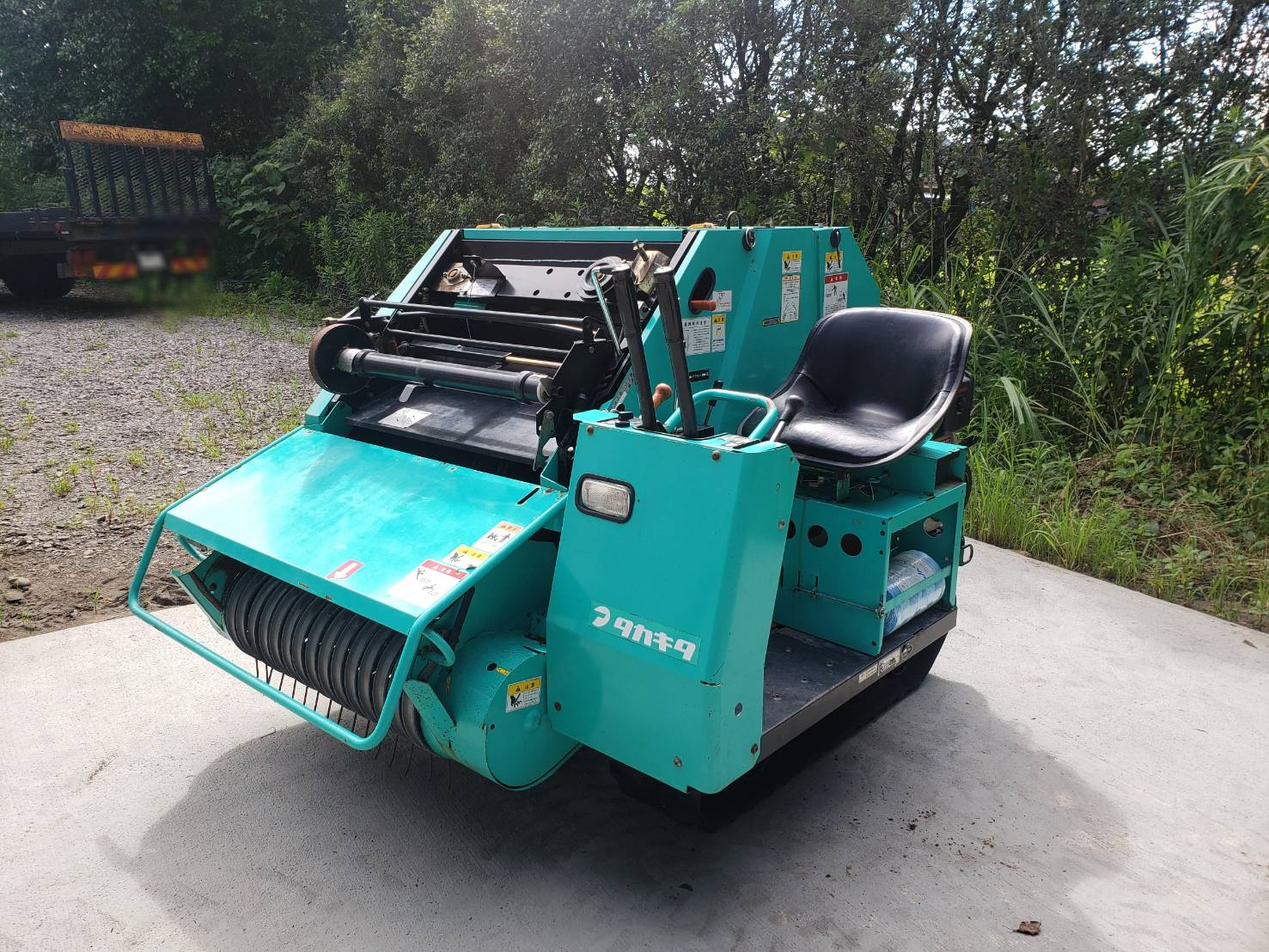 宮崎県タカキタ　自走ロールベーラー　SR-611DN